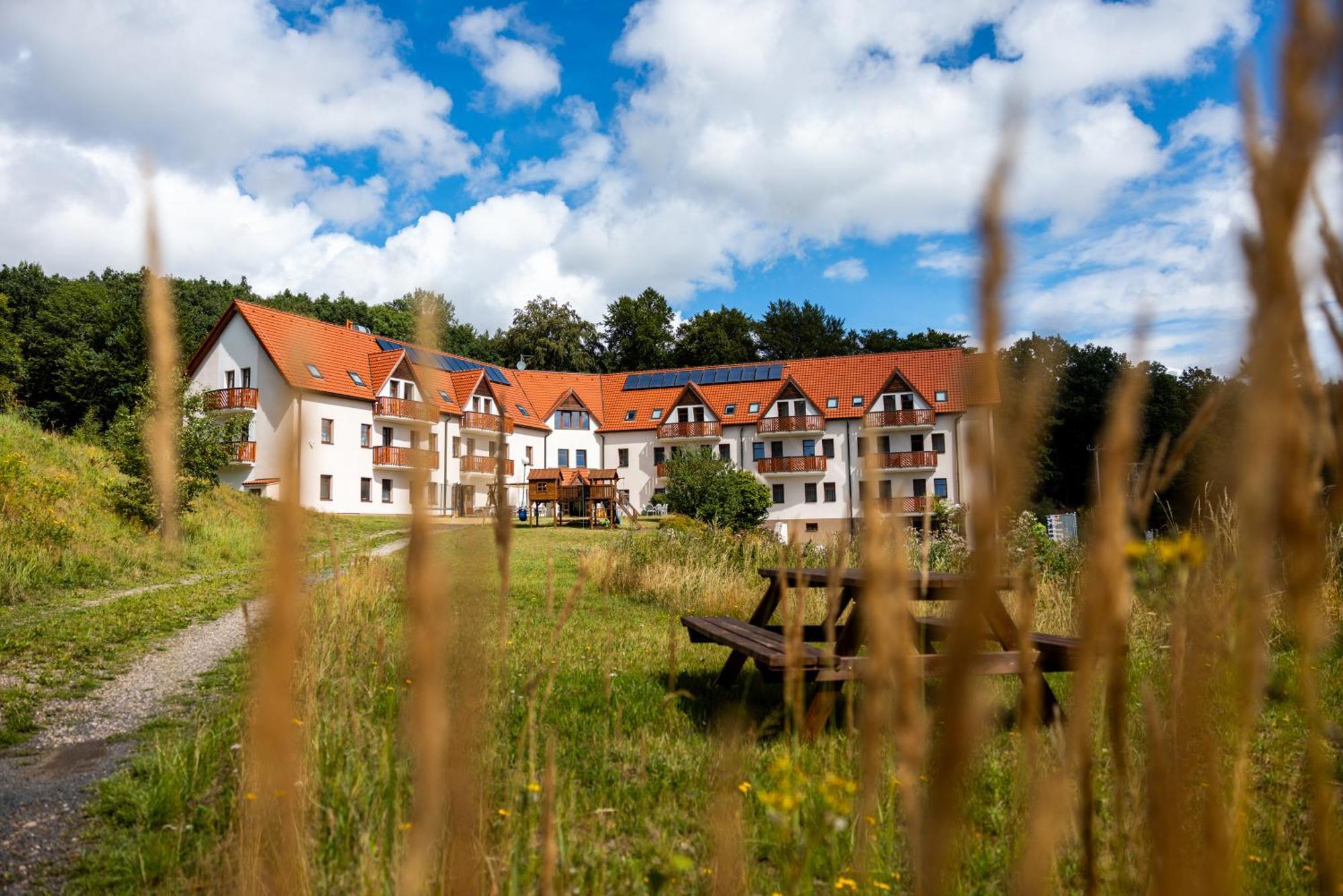 Pytloun Wellness Hotel Hasistejn Místo Екстериор снимка