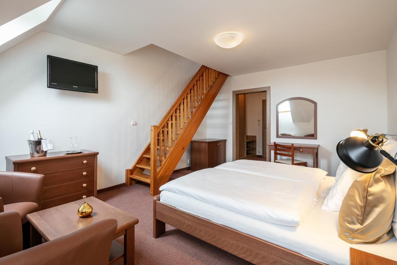 Pytloun Wellness Hotel Hasistejn Místo Екстериор снимка