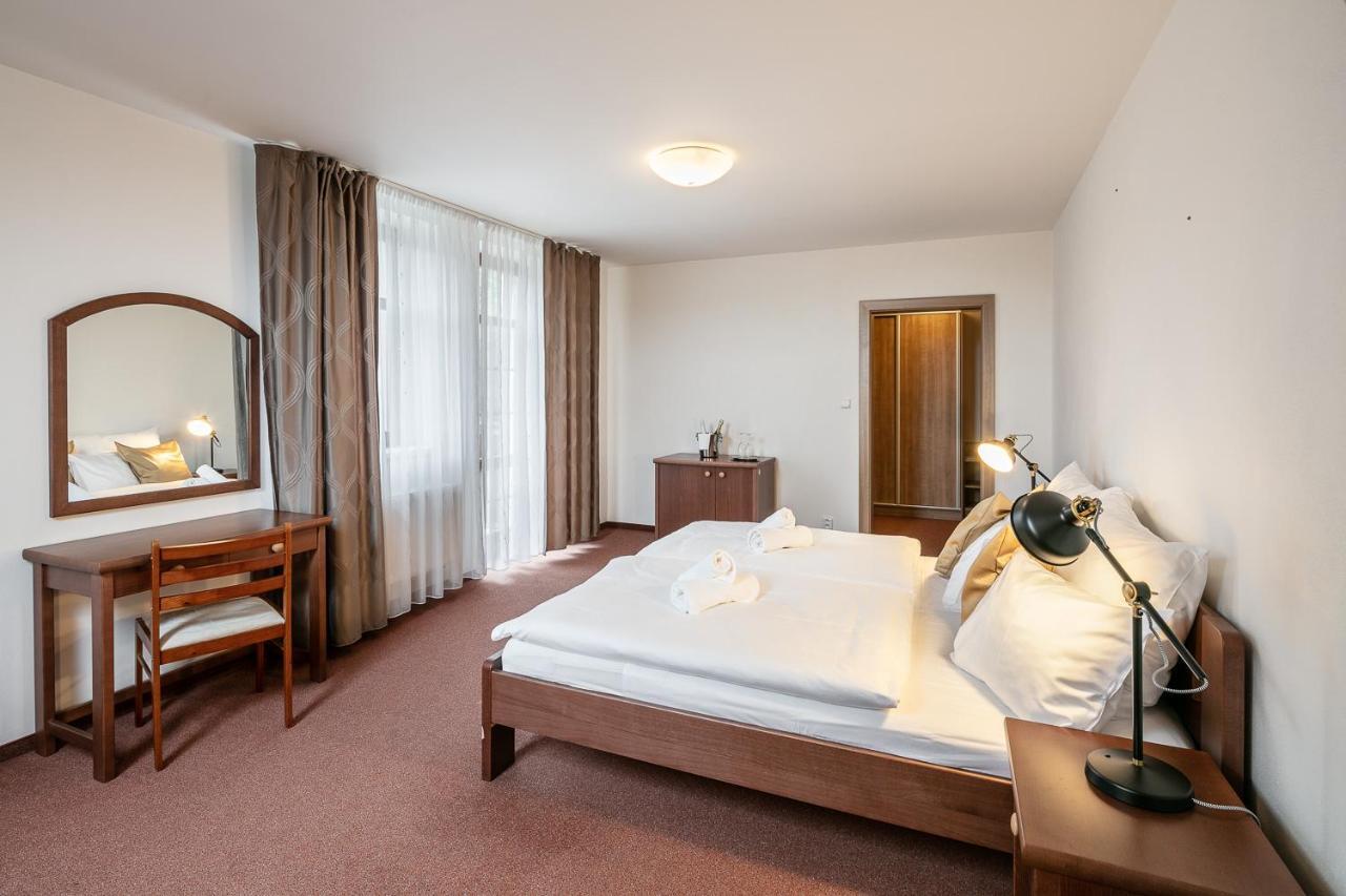 Pytloun Wellness Hotel Hasistejn Místo Екстериор снимка