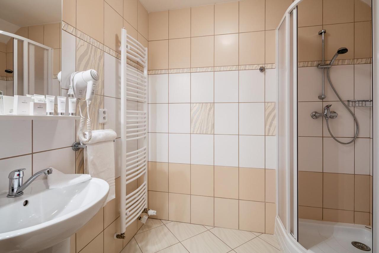 Pytloun Wellness Hotel Hasistejn Místo Екстериор снимка