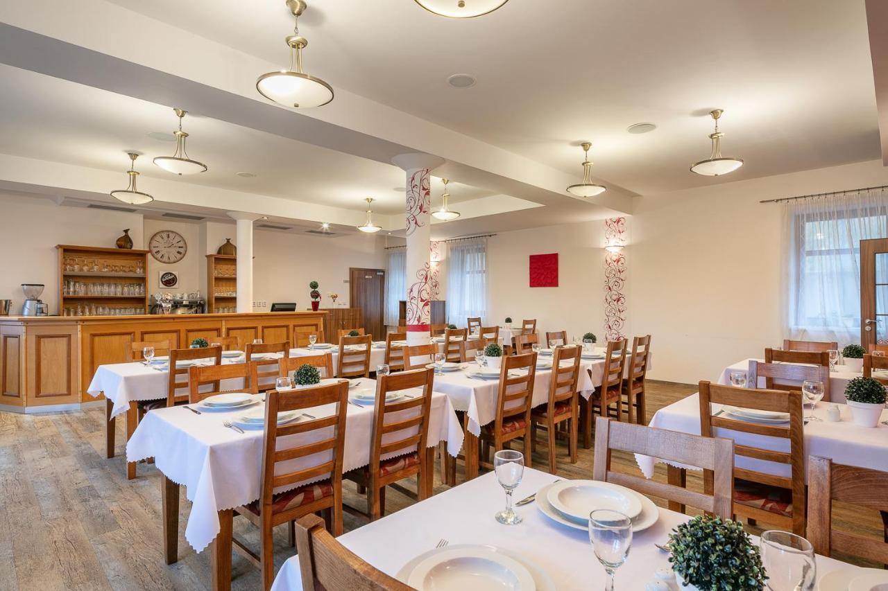 Pytloun Wellness Hotel Hasistejn Místo Екстериор снимка