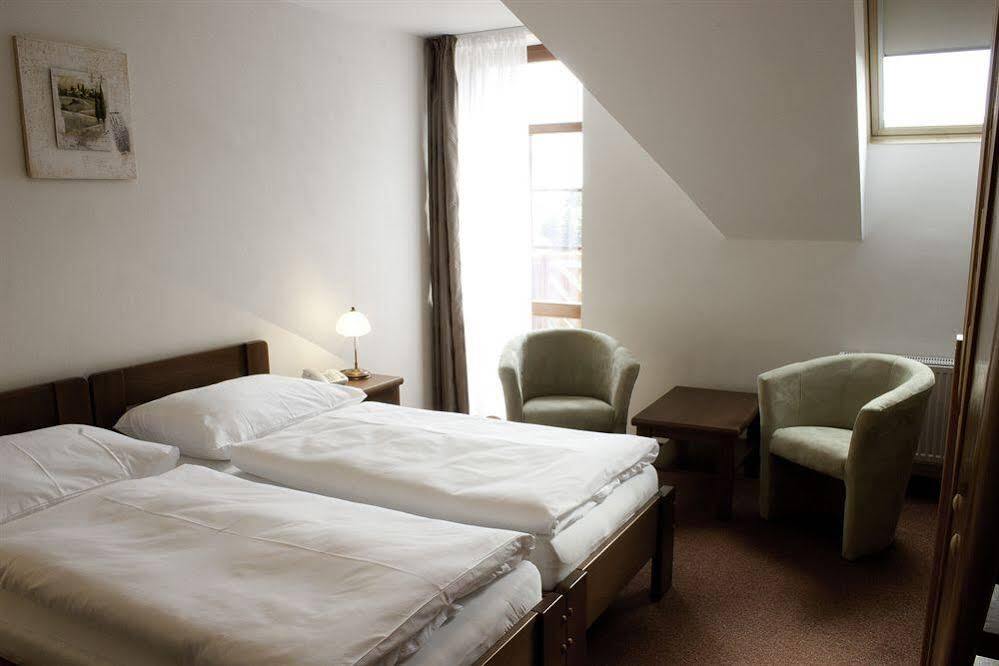 Pytloun Wellness Hotel Hasistejn Místo Екстериор снимка